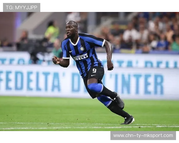 国米卢卡库快速插上头球补射得分堪称艺术 国米卢卡库快速插上头球补射得分堪称艺术