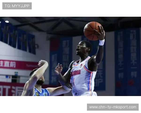 广东萨姆纳突破得手，半场领先稳固