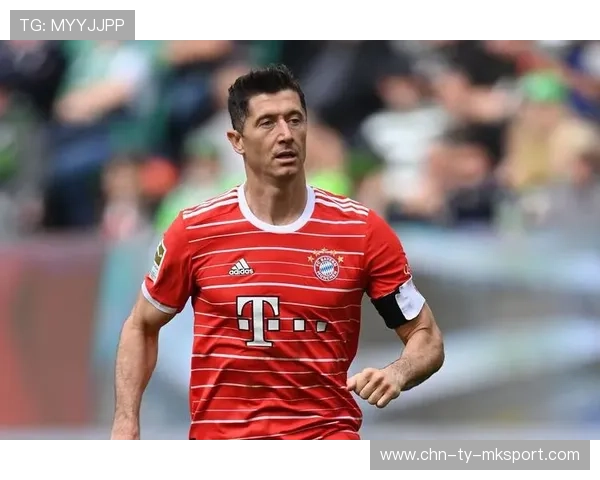 莱万胸部停球之后轻巧回做，拜仁创造组织点