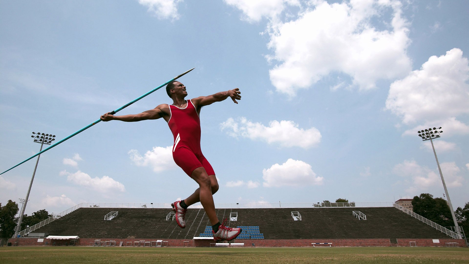 卡特的踢球远程威胁，改变了橄榄球的比赛格局，卡特被哪个球队选中