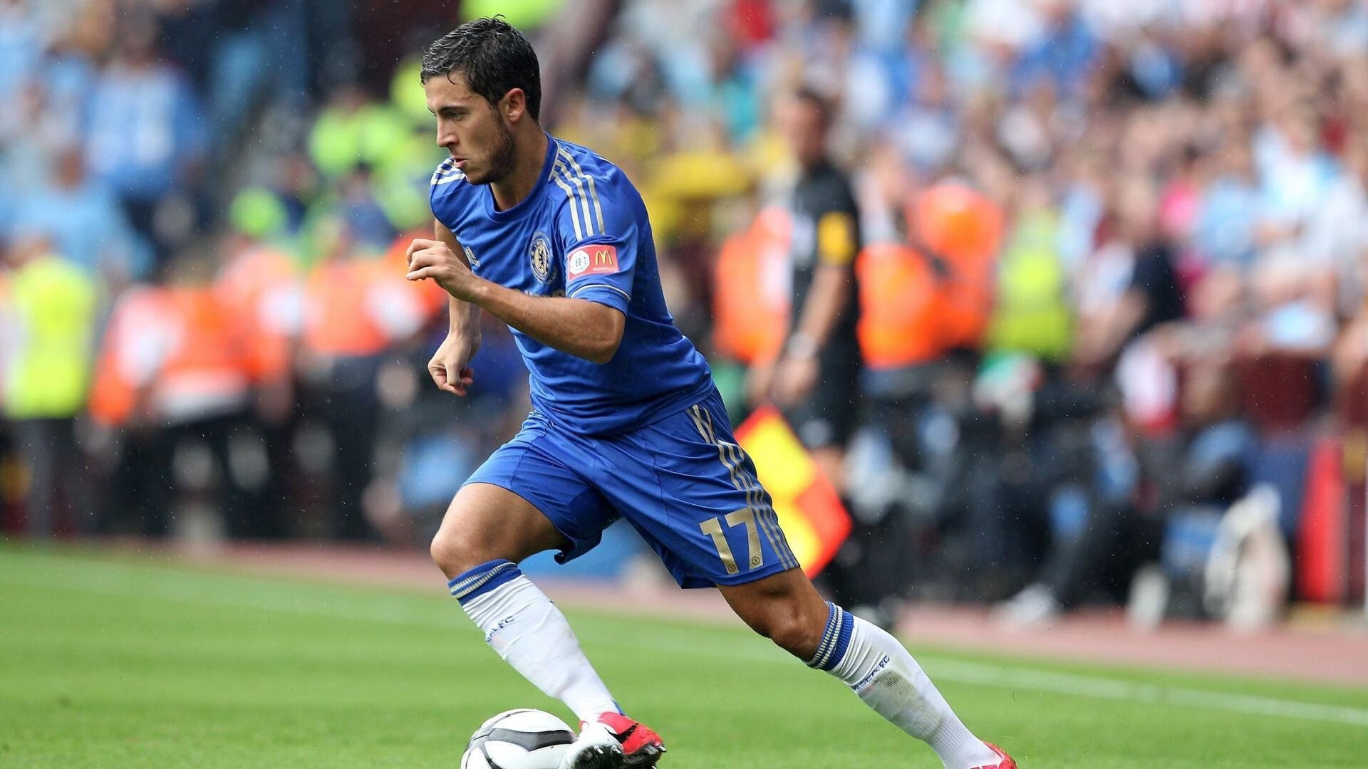 国足锋线球员射门选择倾向，足球锋线球员什么意思