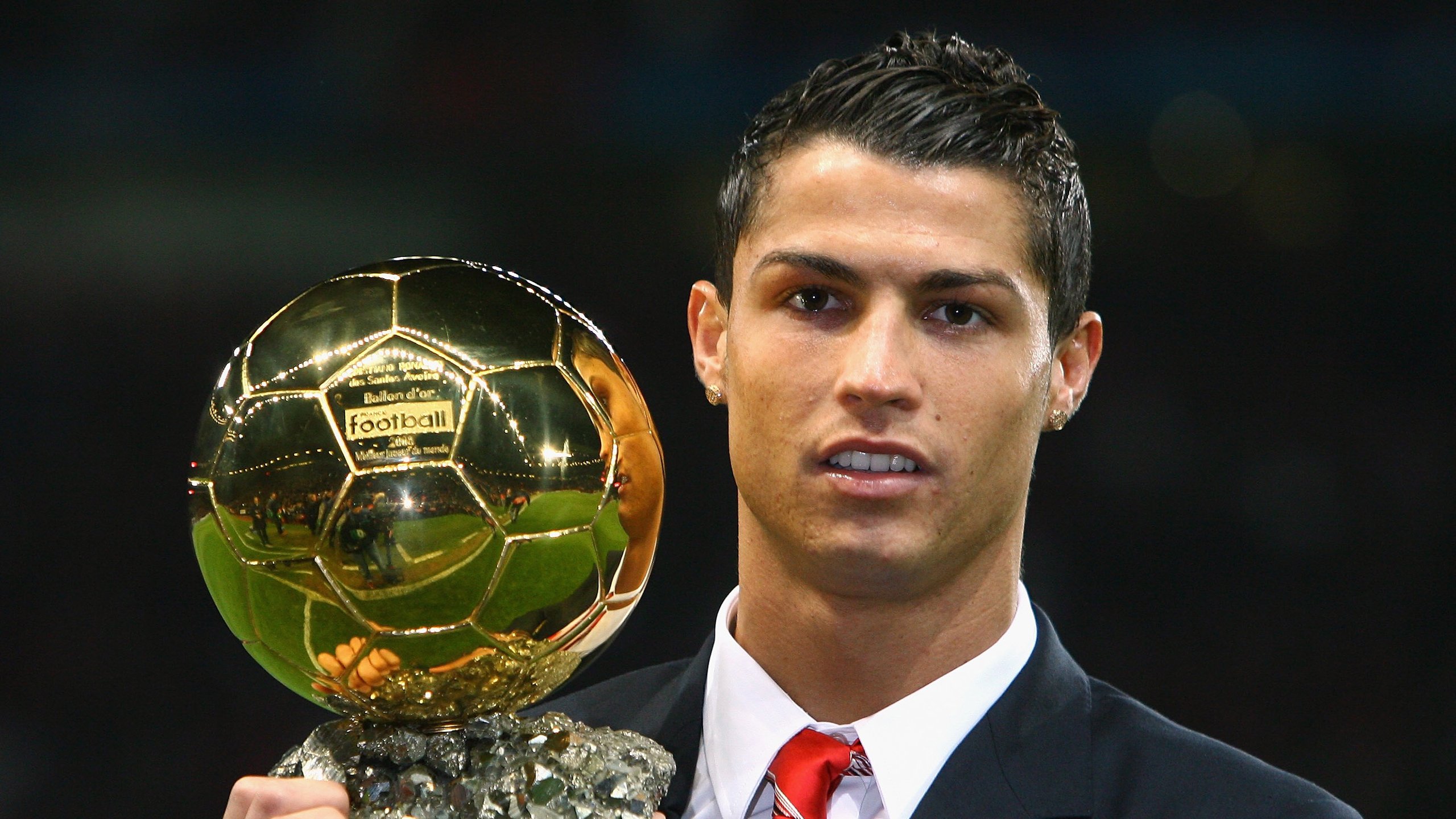 恩多比·恩乔：每场比赛都展现出世界级的踢球能力，帮助南非队稳固优势